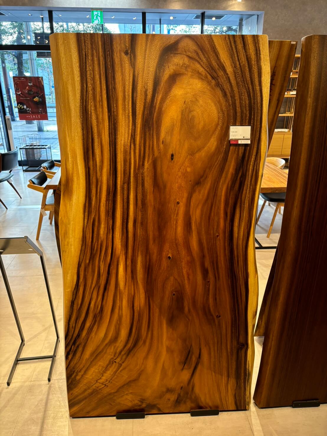 天神店のモンキーポッド