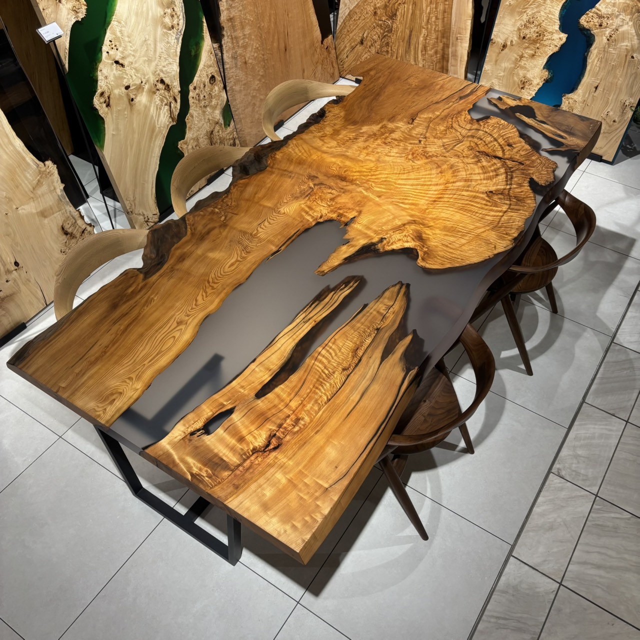 新宿店おすすめの屋久杉レジンテーブル