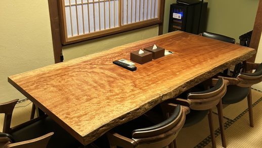 ボセ一枚板　「白金はなれ」