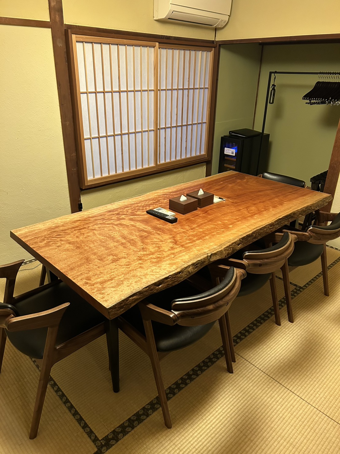 ボセ一枚板　「白金はなれ」の画像