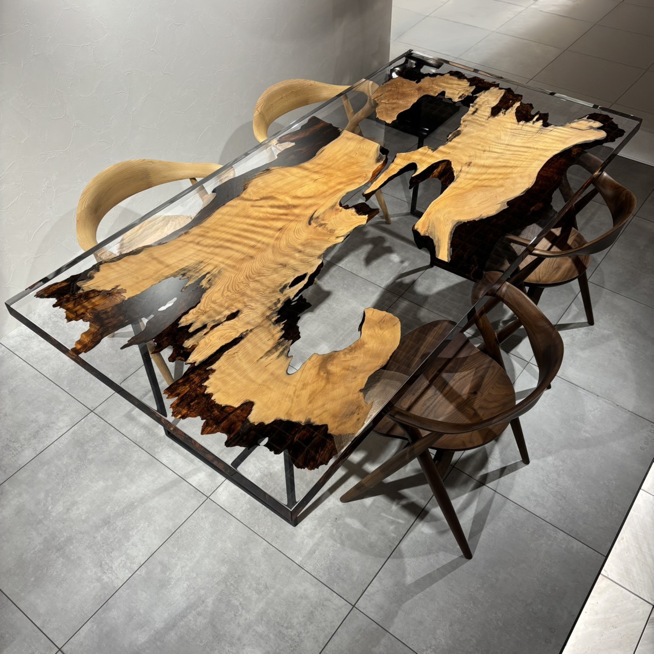 レジン店おすすめの屋久杉レジンテーブル