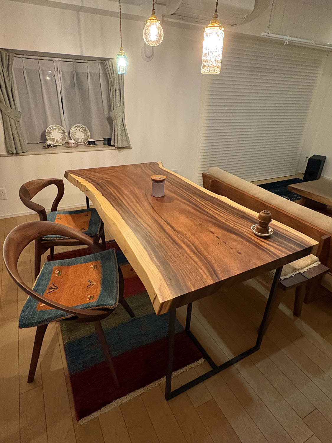 モンキーポッド一枚板テーブルの納品事例