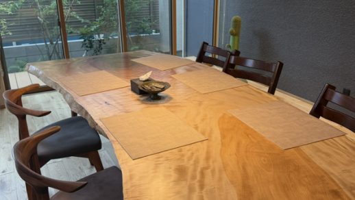 トチ一枚板テーブル納品事例